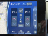 左右独立温度コントロールフルオートエアコンです。運転席、助手席それぞれで独立して温度設定ができます。冷え性の方が乗っても安心ですね♪