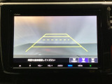 バックでの車庫入れも安心です! リアカメラが付いているバックモニター付のナビを装備しております。操作線もついており距離感も画面から確認できます。