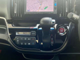 オートエアコンです!温度設定しておくと、自動で風量調節してくれます。スタイリッシュなシフトレバー♪