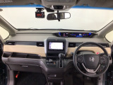 【前方視界】開放的な前方視界!運転がしやすく疲れにくいです♪窓が大きく、見通しがとっても良いおクルマですよ♪