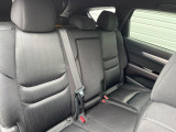 後部座席も気になるようなキズ・汚れやへたり等、大きなダメージはなく、良好な状態です。