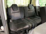 3列目シートはもちろん状態良好☆大人でもゆったりと座って頂けますので、大人数でのお出かけもラクラクです♪ご家族で、気の知れた仲間で、ドライブに行くのが楽しみですね♪