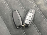 付いてて便利!とても人気の高い装備のスマートキーシステム。キーを携帯しているだけで、ドアロックの開閉並びにエンジンの始動が可能な装備です。