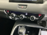 運転席/助手席シートヒーターで寒い日もすぐに温かくなり快適に過ごせます。3段階の温度調整が可能です