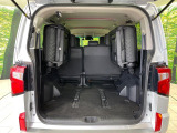 後席を格納すると、これだけの広さが!シーンに合わせたシートアレンジで、大きな荷物も積むことが出来ます♪