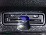 ■【ETC車載器】が装備されています。セットアップをしてお渡しとなり、ETCカードを差し込むだけで高速道路の利用が可能です。