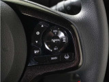 ◆アダプティブクルーズコントロール◆予め設定した車速内でクルマが自動的に加減速。前走車との適切な車間距離を維持しながら追従走行します。【LKAS】車線維持支援システムでステアリング操作を支援。
