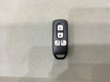 スマートキー付きですからドアロックの開閉およびエンジンスタートが楽々です。電動スライドドアの開け閉めもボタンで操作できます。