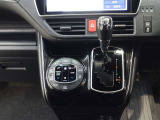 ゲート式のシフトレバーを装備しております!直感的に操作できますので、誰でも使いやすいですね(^^♪