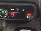 フロント両席にはシートヒーターが付いています!寒い日に便利な装備ですね。