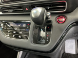 発進時から滑らかに加速する無段階変速のCVTはストップ&ゴーの多い街の中も快適です