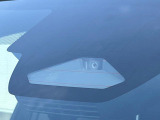 【トヨタセーフティセンス】走行中に前方の車両等を認識し、衝突しそうな時は警報とブレーキで衝突回避と被害軽減をアシスト。より安全にドライブをお楽しみいただけます。