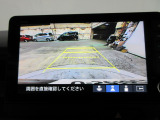 バックカメラの画像です。ガイドラインがスムースな車庫入れをサポートいたします!車庫入れの安心感がアップしますね☆