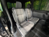 後部座席も気になるようなキズ・汚れやへたり等、大きなダメージはなく、良好な状態です。