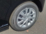 純正ホイールキャップ付きのお車です。