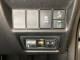 Hondaセンシング用の、VSA(ABS+TCS+横滑り抑制)解除と路外逸脱抑制機能などのオンオフスイッチはハンドルの右側に装備しています。その下にETC2.0がついています。