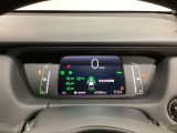 デジタル表示のスピードメーターとタコメーター、燃費やオドメーターなどの表示の他に、ホンダセンシング機能などの表示もできる多機能なマルチインフォメーション・ディスプレイです。