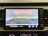 バックでの車庫入れも安心です! リアカメラが付いているバックモニター付のナビを装備しております。操作線もついており距離感も画面から確認できます。