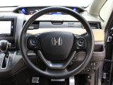 【運転席まわり】視界周辺の見やすい位置にメーターやディスプレーをレイアウト!スイッチ類は姿勢を崩さず自然に手が届く位置に配置されています。