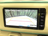 【バックカメラ】駐車時に後方がリアルタイム映像で確認できます。大型商業施設や立体駐車場での駐車時や、夜間のバック時に大活躍!運転スキルに関わらず、今や必須となった装備のひとつです!