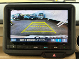 バックカメラも付いています! 運転が不慣れな方でも安心して駐車が可能です!