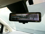 後席に荷物をタップリのせても視界を確保してくれちゃうスマート・ルームミラー♪