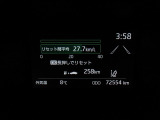 ディスプレイには、平均燃費、外気温、航続可能距離などの情報が表示されます。