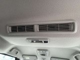 天井に後席ファン付き☆カビ菌やウイルスなどの作用を抑える「プラズマクラスター」を搭載してます☆エアコンの風を後席に送風する☆空気を循環させて、室温を均等にする☆などの特徴もあります♪