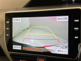 バックガイドモニターで、後方を確認しながら安心して駐車することができます。運転初心者も熟練者も必須の機能ですよ!