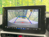 【バックカメラ】駐車時に後方がリアルタイム映像で確認できます。大型商業施設や立体駐車場での駐車時や、夜間のバック時に大活躍!運転スキルに関わらず、今や必須となった装備のひとつです!