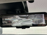通常のモードと、デジタルインナーミラーの切り替えも簡単に出来て、乗車人数やお好みでの使い分けが可能です。
