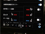 Google搭載によりさまざまな機能をハンズフリー操作できます。フロントにはシートヒーター&シートエアコン、ステアリングホイールヒーターを装備!北欧スウェーデン発祥のブランドならではのオプションです。