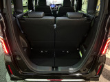 ラゲッジスペースもゆったりしています!!