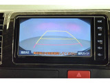 バック駐車が苦手な方の強い味方です。後方の状況が一目で分かりますので安心ですね。