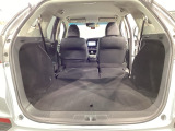 リアシートを倒すと、ラゲッジスペースを広くお使いいただけます!