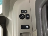 狭い駐車場で便利な電動格納ドアミラーが付いています。