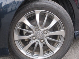 アルミホイールを装備しております。