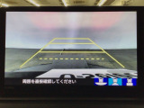 【バックカメラ】運転が苦手な方も車庫入れラクラクです!ギアをリバースに入れれば自動的に切り換わりますので、面倒な操作は不要です♪狭い駐車場もお車を傷つけず安心ですね!