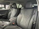長時間の運転でも疲れにくく、オーナー様の事だけを考えて作成したBMWならではのとっておきのシートです。