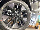 【純正16インチアルミホイール】外観にマッチした純正アルミホイールを装着しております。各種社外アルミホイールや、スタッドレスタイヤも取扱いしております。是非ご相談ください♪