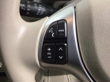 ステアリングにオーディオ操作スイッチが付いています。オーディオ画面に直接タッチしなくても操作が出来ますので、運転に集中できます。