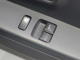 パワーウィンドウを装備しております!助手席ウィンドウの閉め忘れも運転席で解決できます♪