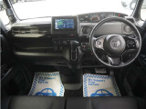運転にかかわる様々な操作を安全に行えるように視点移動が少なく、操作性に配慮されたスイッチ類が凝縮されたコクピットです。