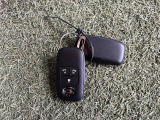 キーフリーシステムになっています。電子キーを携帯しているだけ、それだけでドアのロック開閉からエンジンの始動までできちゃいます♪