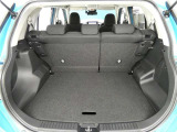 ラゲージルームだって広々です。シートを倒して更にお荷物積めちゃいます♪