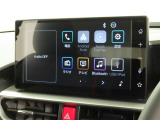 メーカー装着のディスプレイオーディオを装備しております。