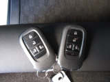スマートキー付!キーを取り出さなくてもドアロックの施錠・開錠、エンジンの始動が出来ます!雨の日や荷物の多い日にとても便利ですね♪