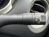 【オートライト(AUTO)】外の明るさをシステムが感知して、自動でヘッドライトが点灯します。ヘッドライトをつけ忘れを防ぐ便利機能です。