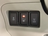 運転席側にはシートヒーターが付いています!寒い日に便利な装備ですね。