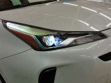 LEDヘッドライトです。LEDヘッドライトは電球が切れにくく長寿命で且つ省電力。夜間の運転がとてもラクになりますよ♪
